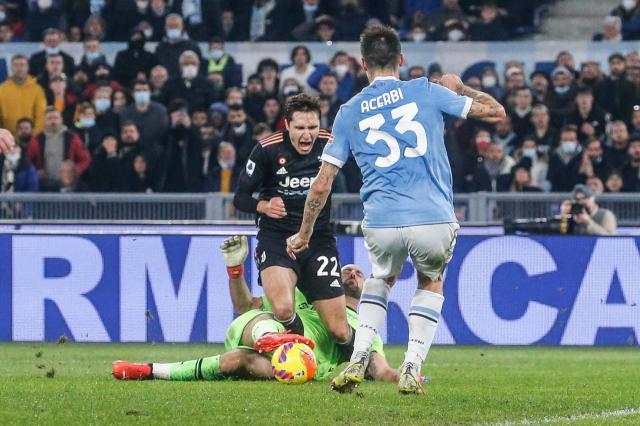 Federico-Chiesa-Pepe-Reina.jpg